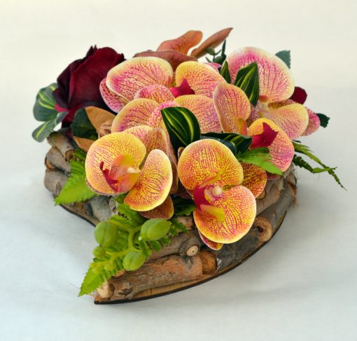 Aranžmán Srdce s orchideou oranžovobordový