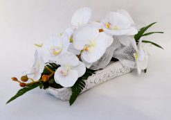 Aranžmán Orchidea s ružou a doplnkami 45*25cm 750g biely